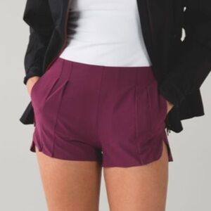 Lululemon & Go Endeavor Short Red Grape Size 4
